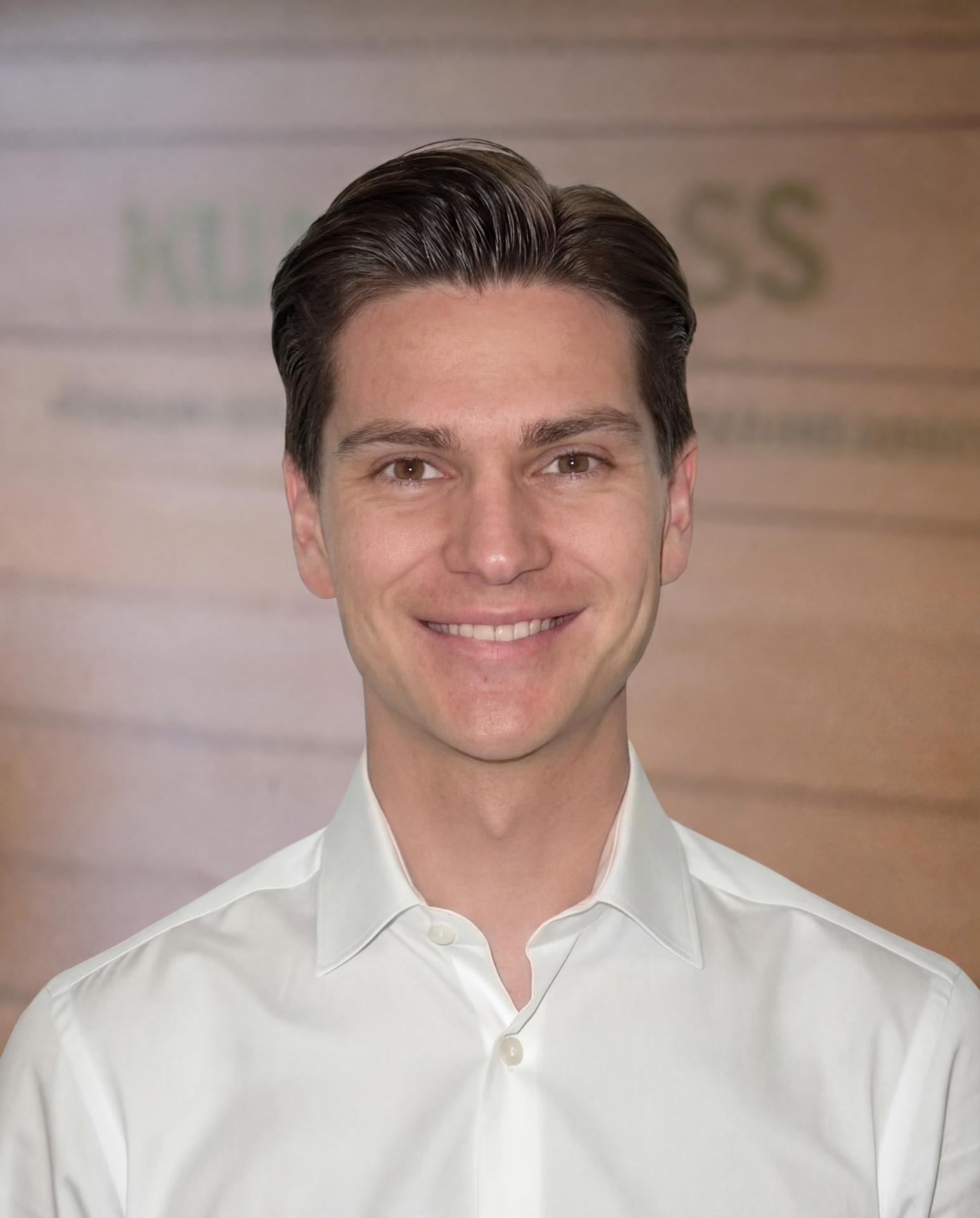 Oscar Angell, CEO at Deskely
